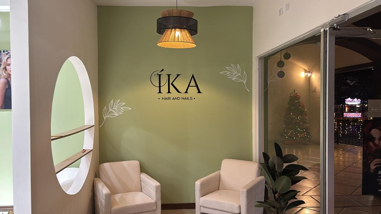 Fachada y rótulo exterior